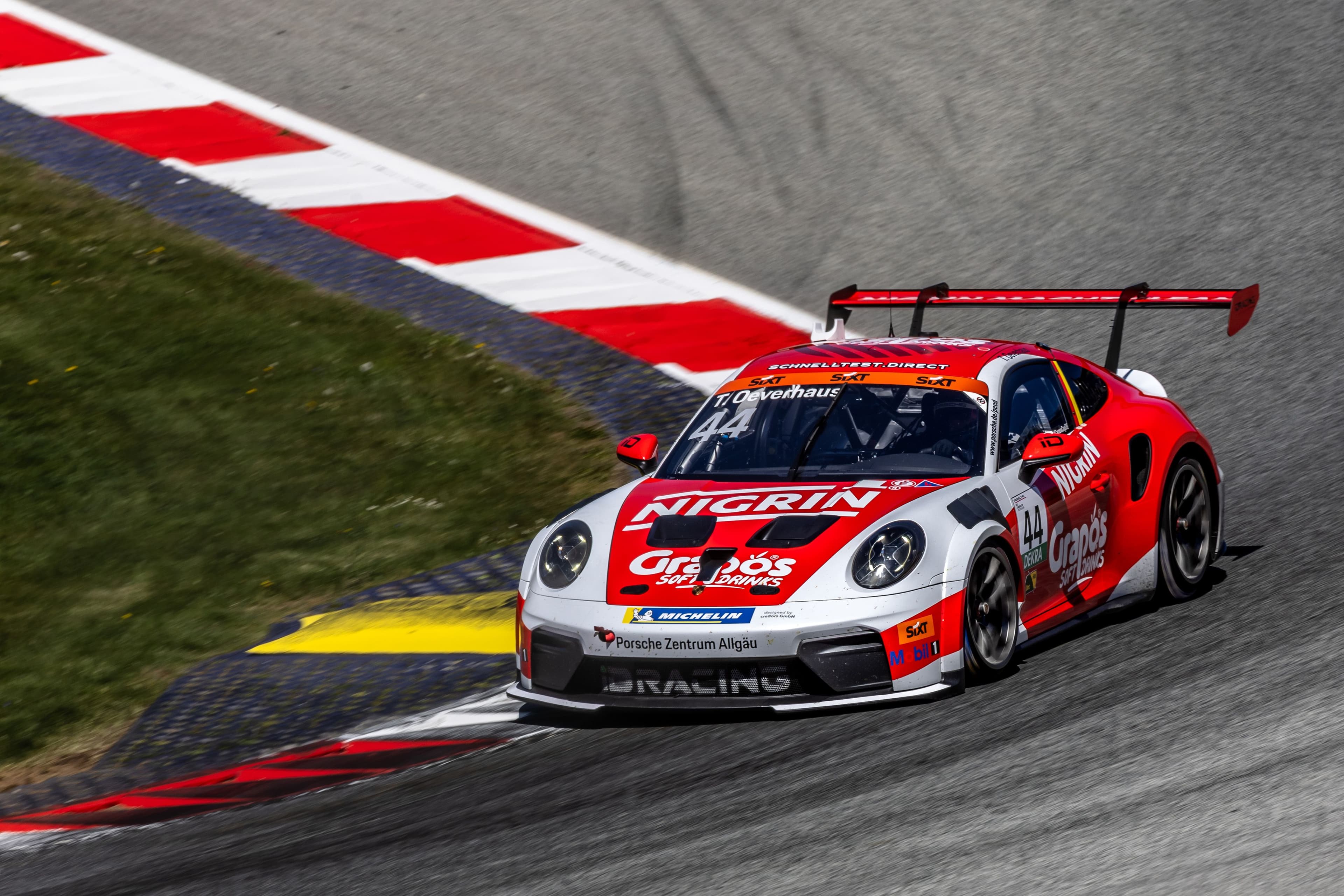 NIGRIN Porsche auf der Rennstrecke