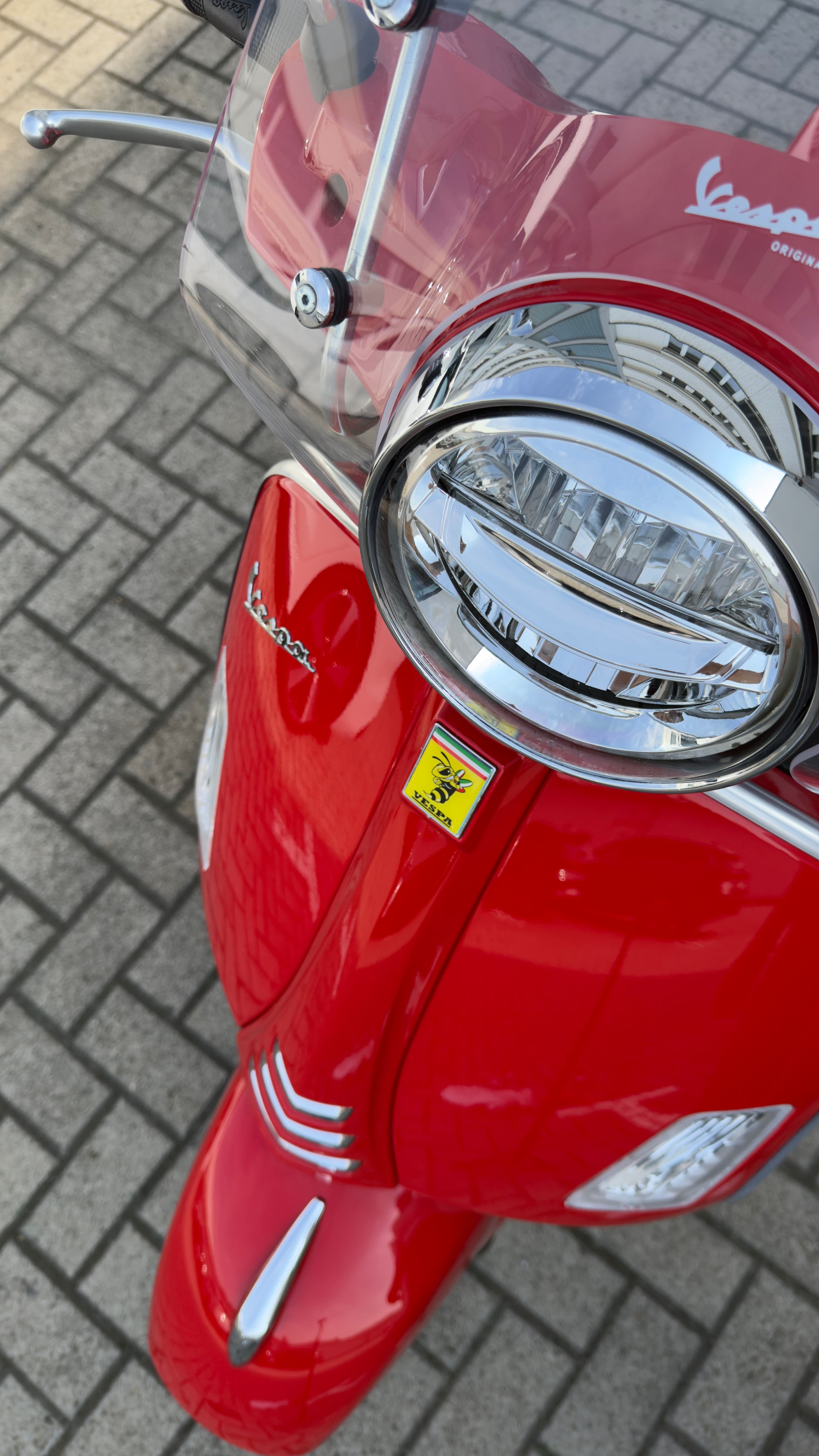 rote Vespa